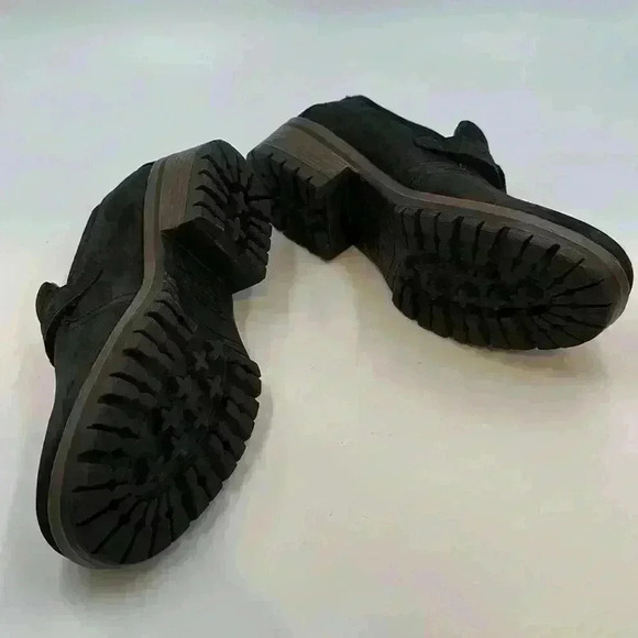 Eastland size 8M black suede shoe with buckle accent - Picture 6 of 8